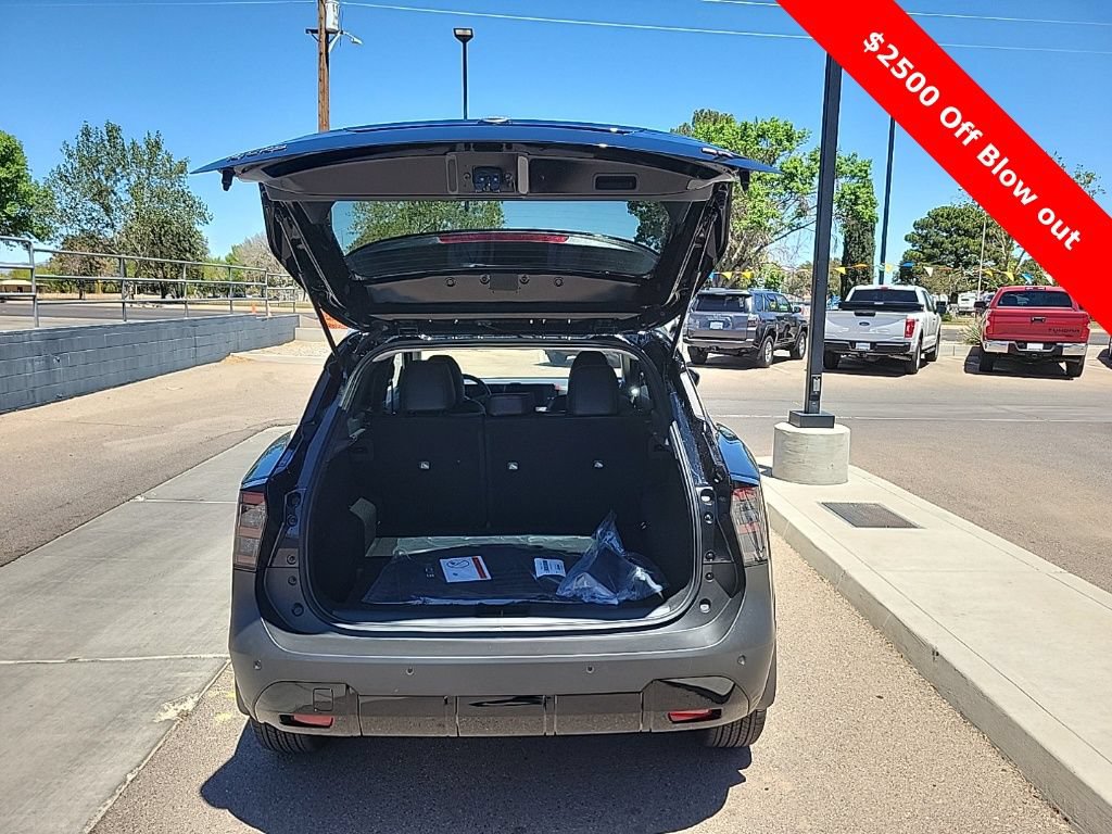 New 2025 Nissan Kicks SR FWD image 13