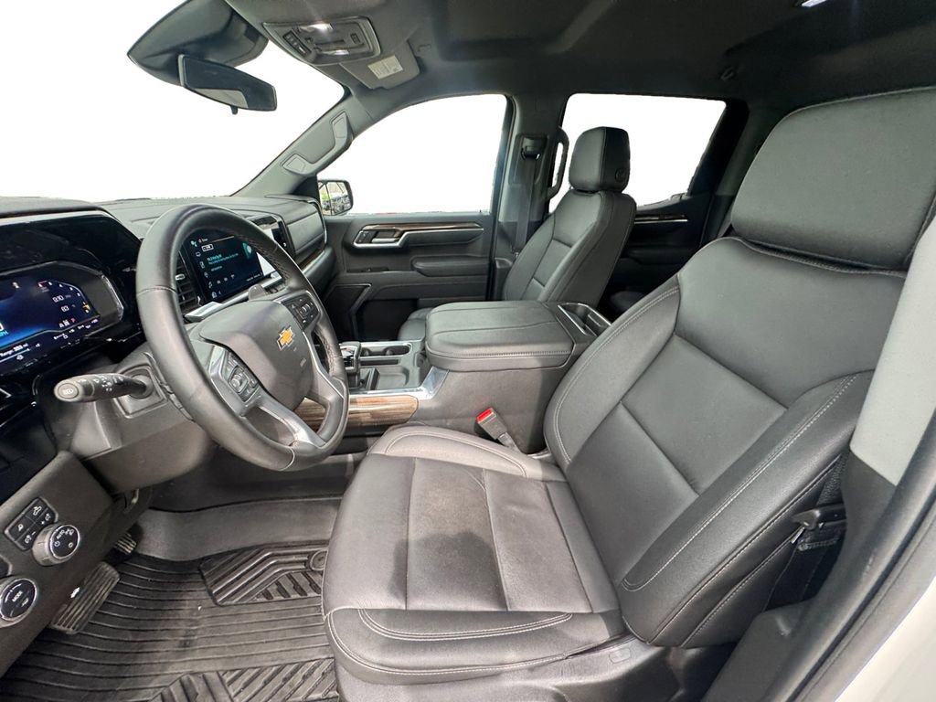 Used 2025 Chevrolet Silverado 1500 LT AWD/4WD image 10