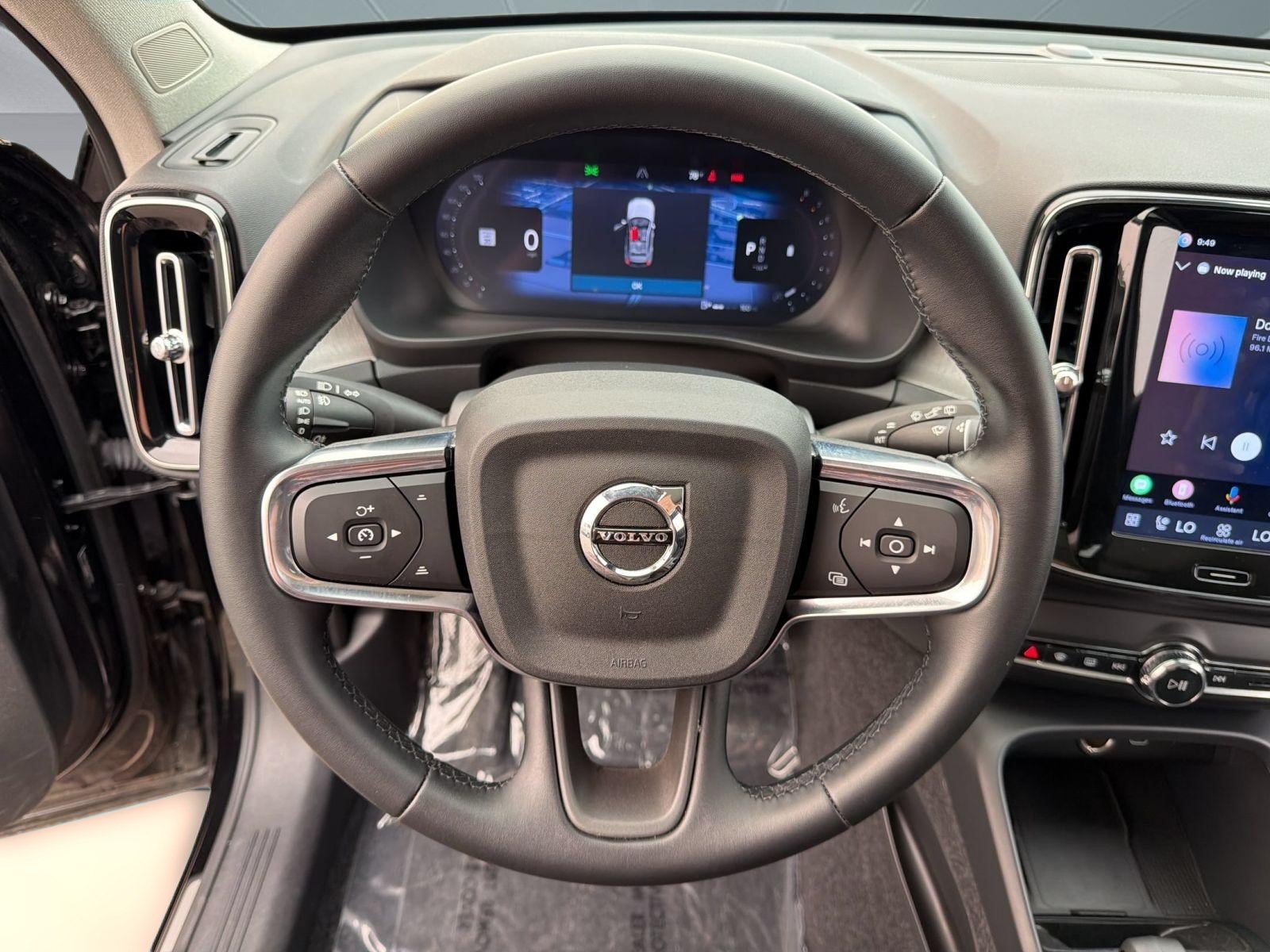 Used 2025 Volvo XC40 B5 Core AWD/4WD image 11