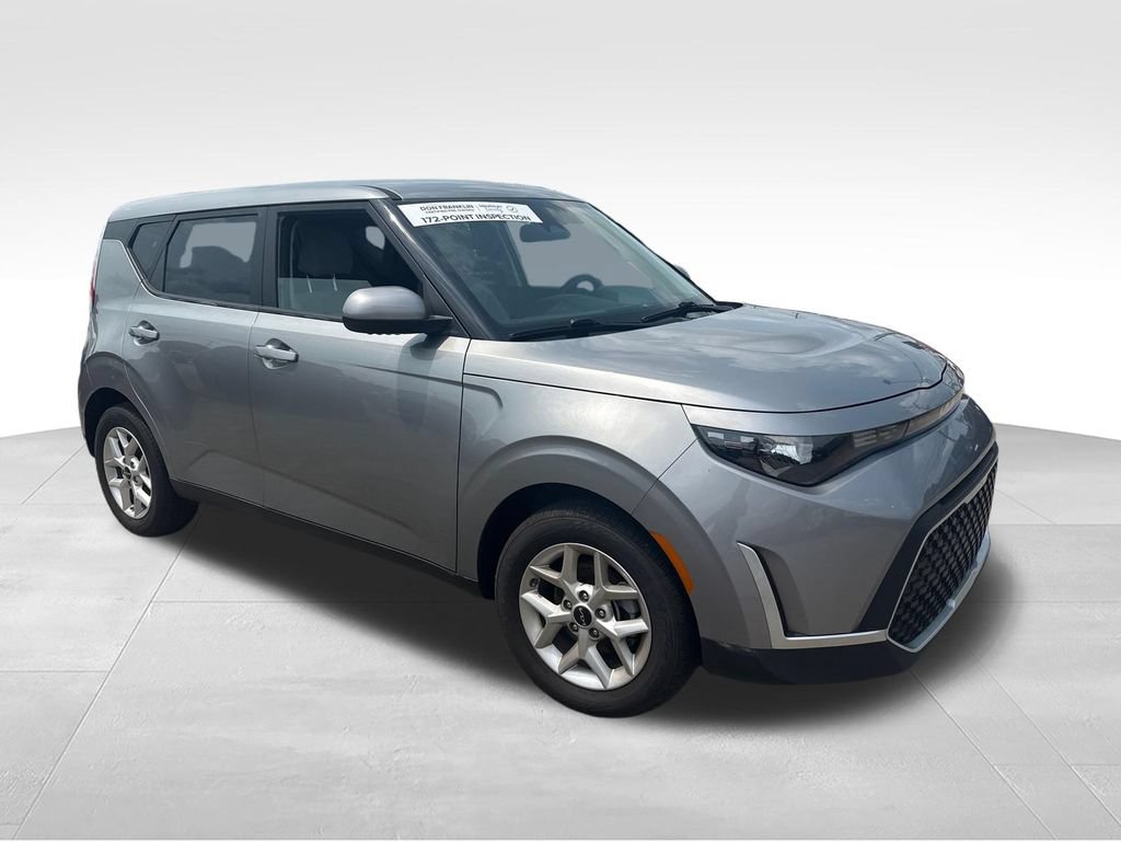 Used 2025 Kia Soul LX w/ LX Technology Package FWD image 7