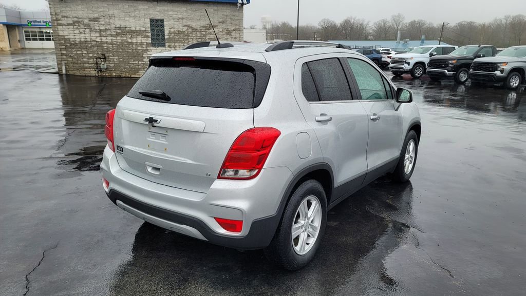Used 2019 Chevrolet Trax LT w/ LT Convenience Package image 12