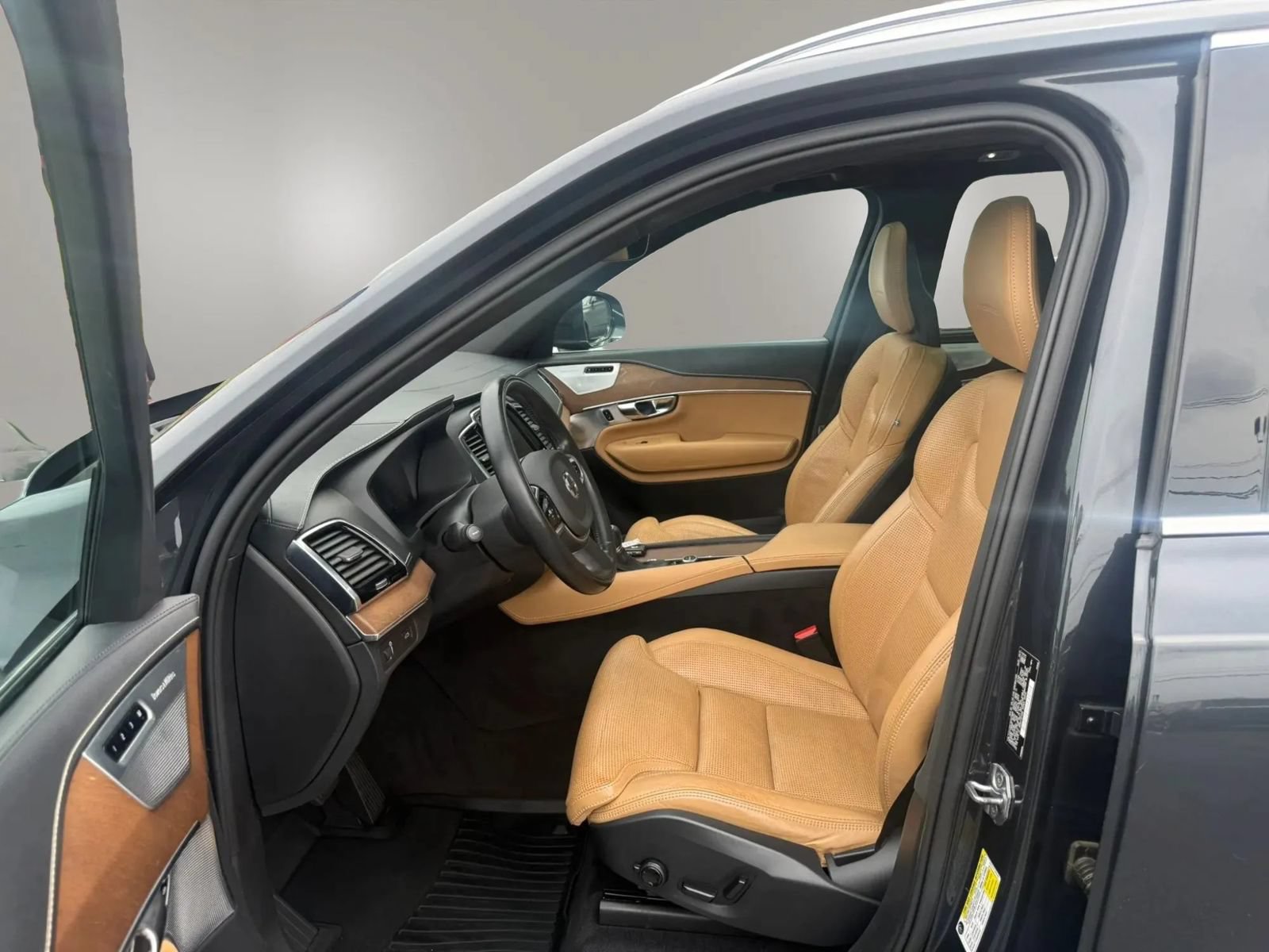 Used 2017 Volvo XC90 T6 Inscription w/ Vision Package AWD/4WD image 14