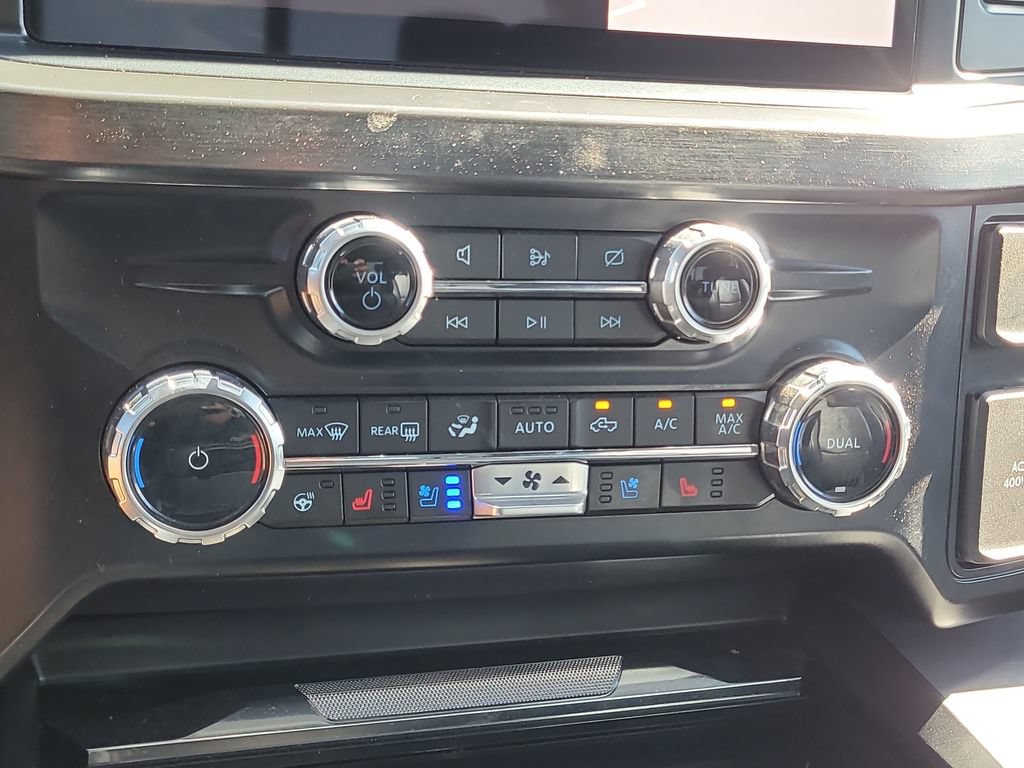 Certified 2024 Ford F250 Lariat w/ Tremor Off-Road Package AWD/4WD image 19