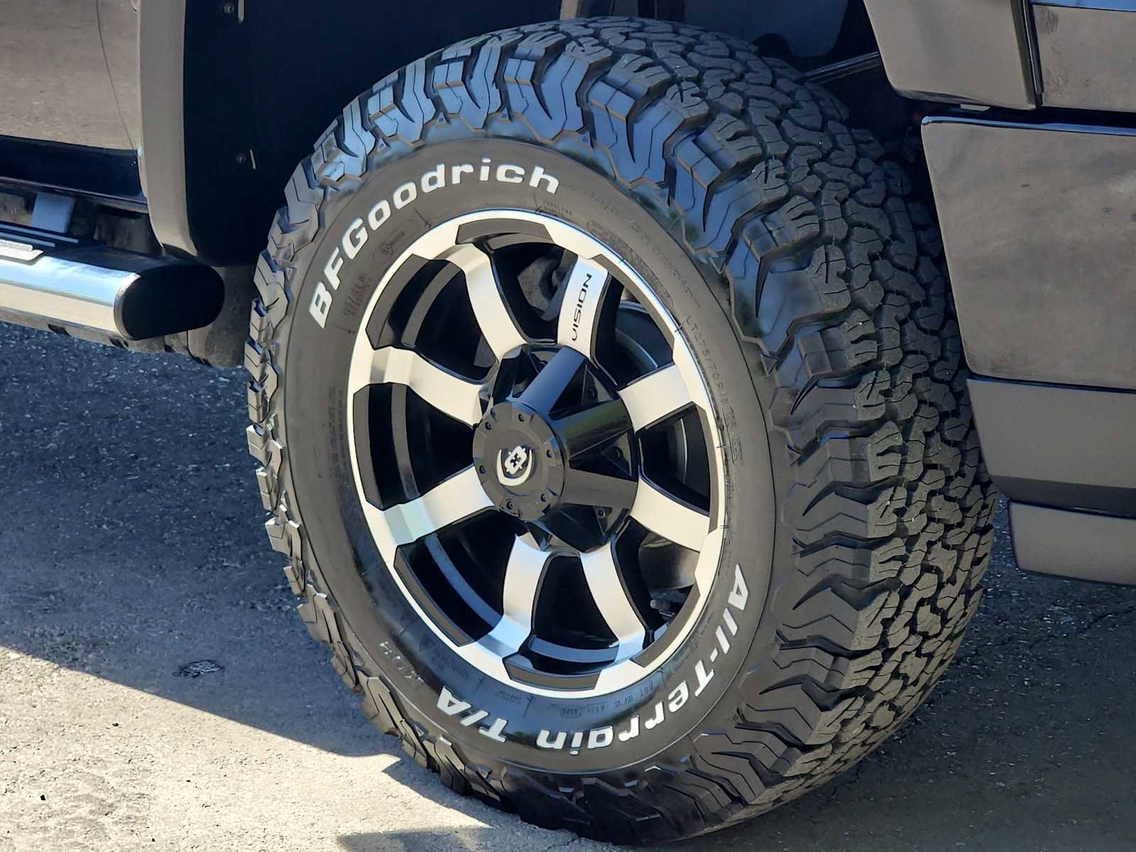 Used 2012 GMC Sierra 2500 Denali w/ Suspension Package, Off-Road image 12