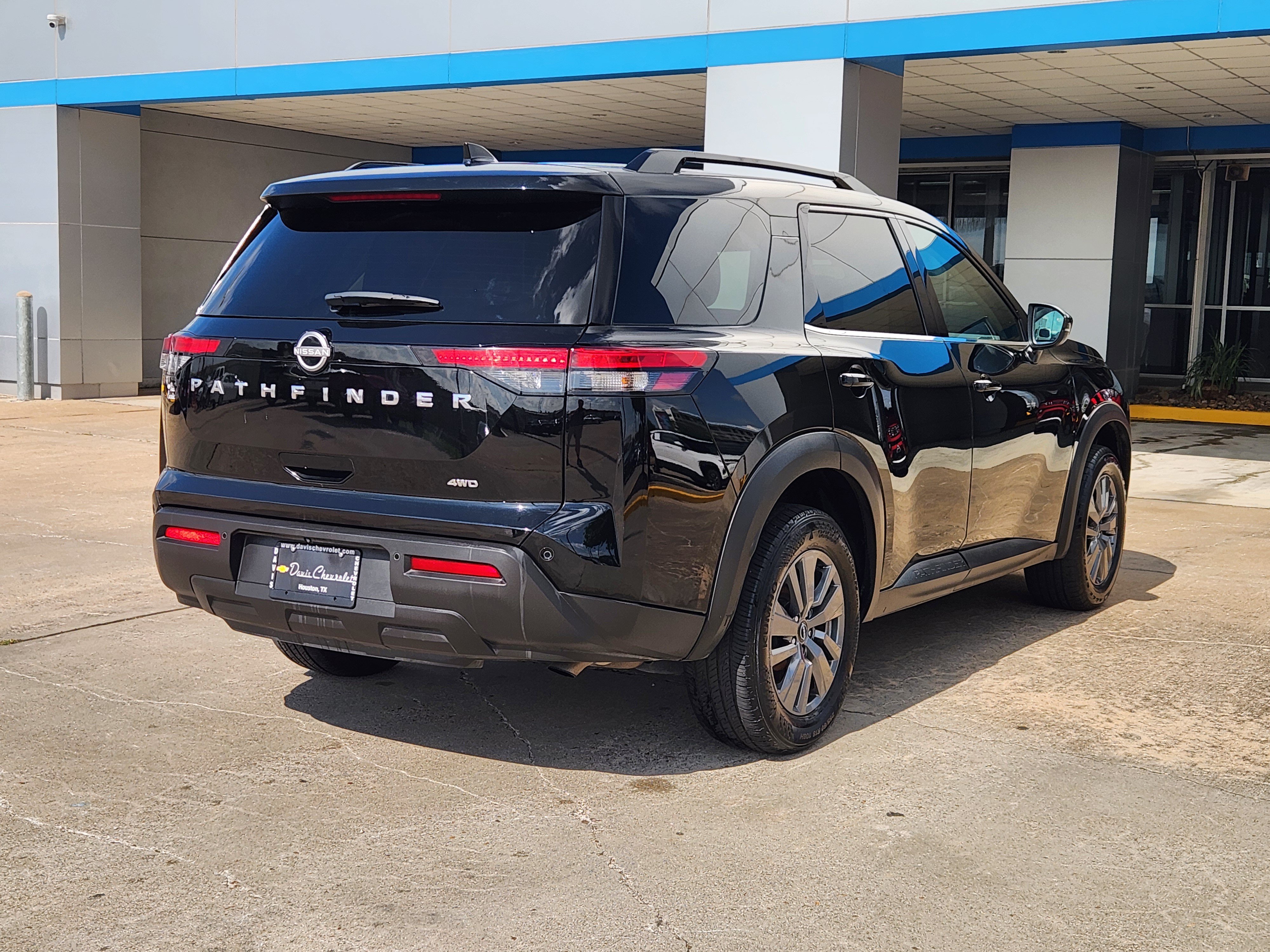 Used 2025 Nissan Pathfinder SV AWD/4WD image 6