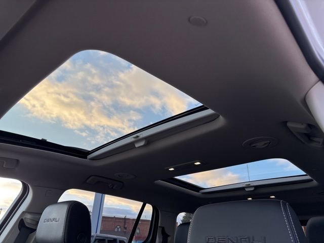 Used 2023 GMC Acadia Denali w/ Denali Technology Package image 30