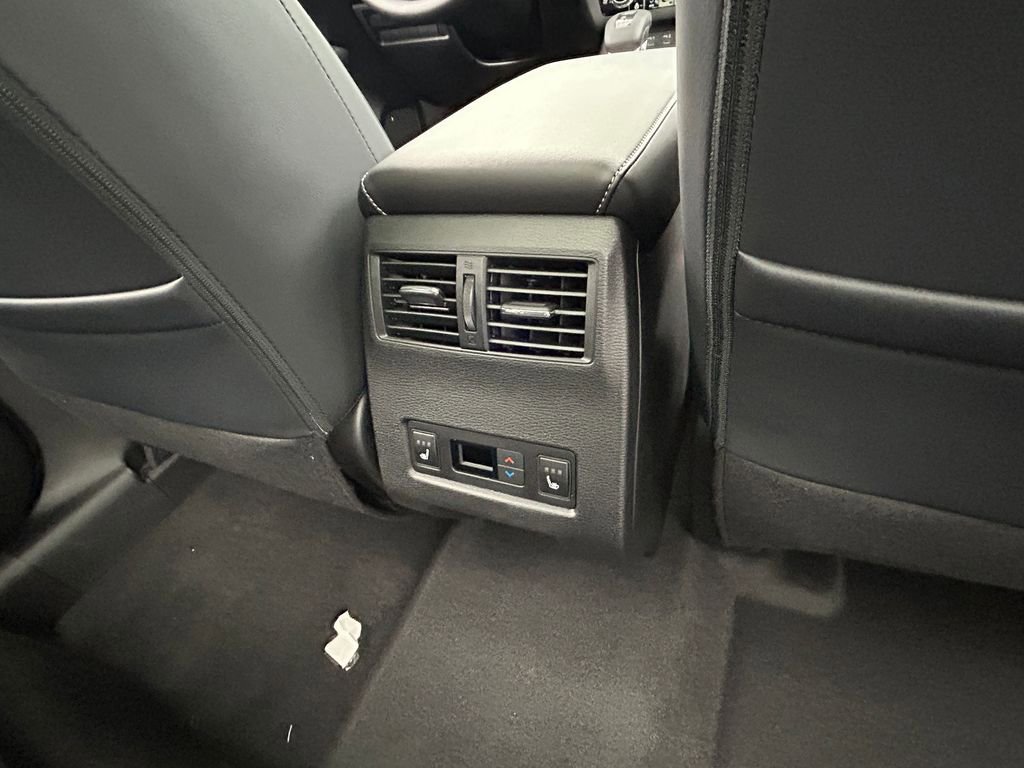 New 2026 Mitsubishi Outlander SEL FWD image 39