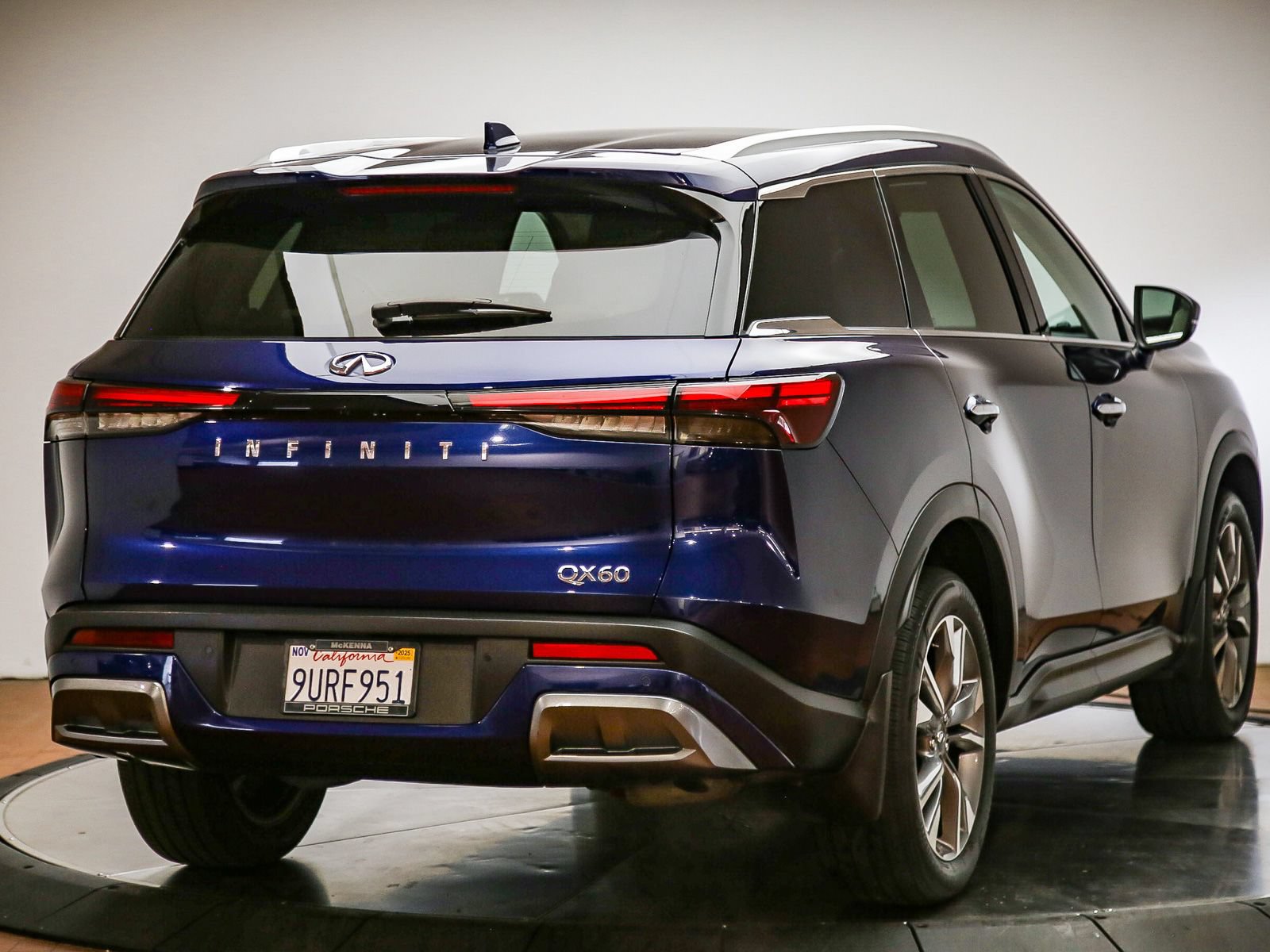 Used 2022 INFINITI QX60 Luxe w/ Cargo Package FWD image 4