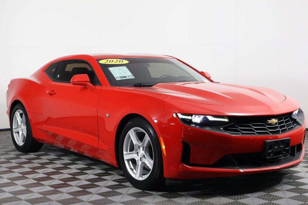 Used 2020 Chevrolet Camaro LT RWD image 3