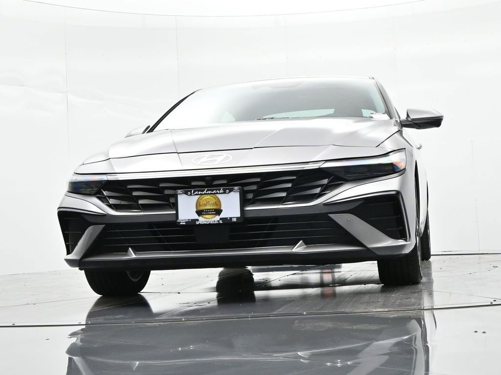 Used 2024 Hyundai Elantra Limited image 27