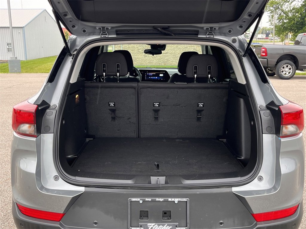 Used 2024 Chevrolet TrailBlazer LS w/ LS Convenience Package image 9