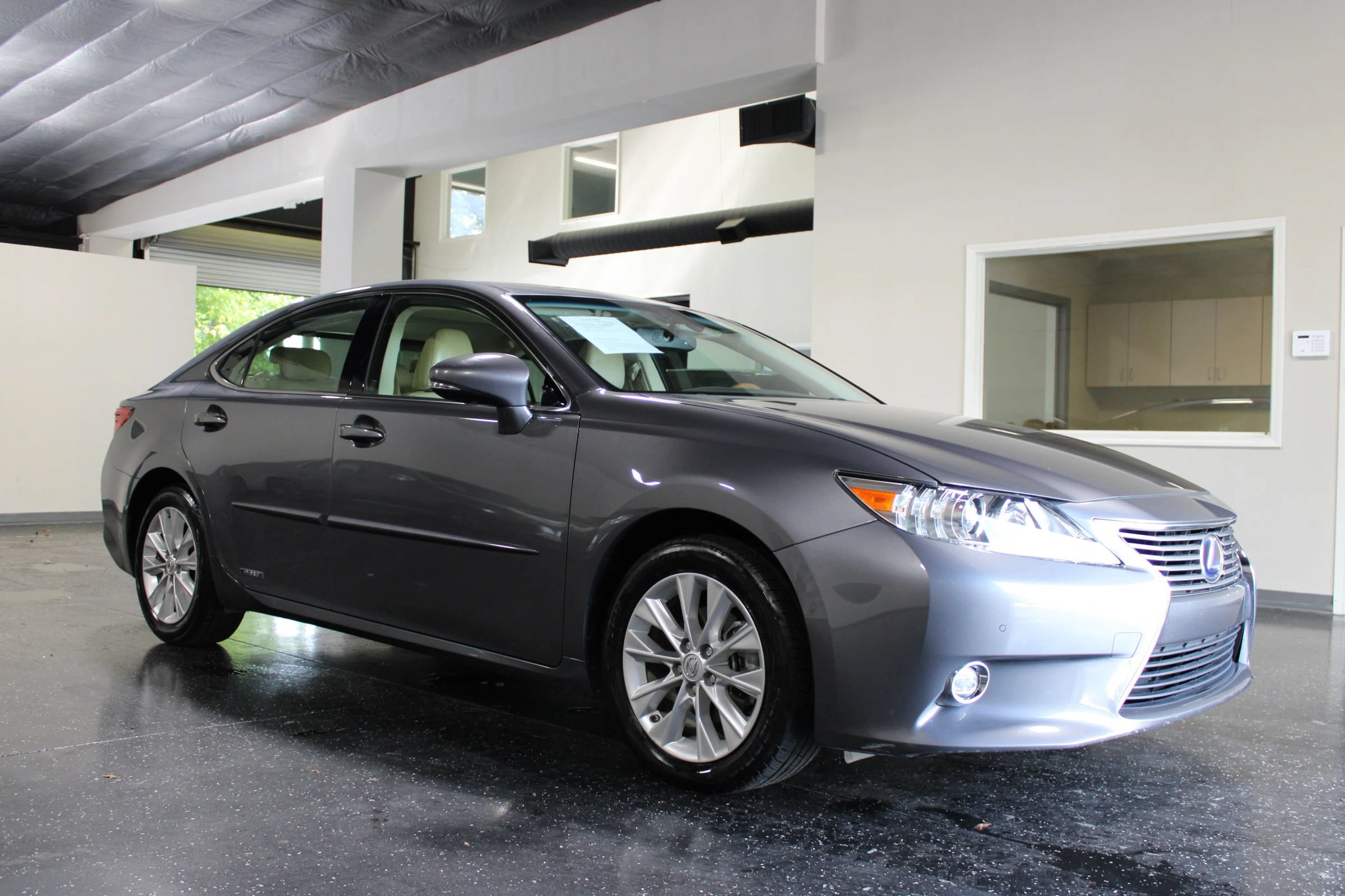 Used 2015 Lexus ES 300h w/ Navigation System Package
