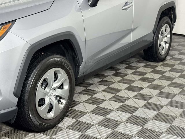 Used 2023 Toyota RAV4 LE AWD/4WD image 13