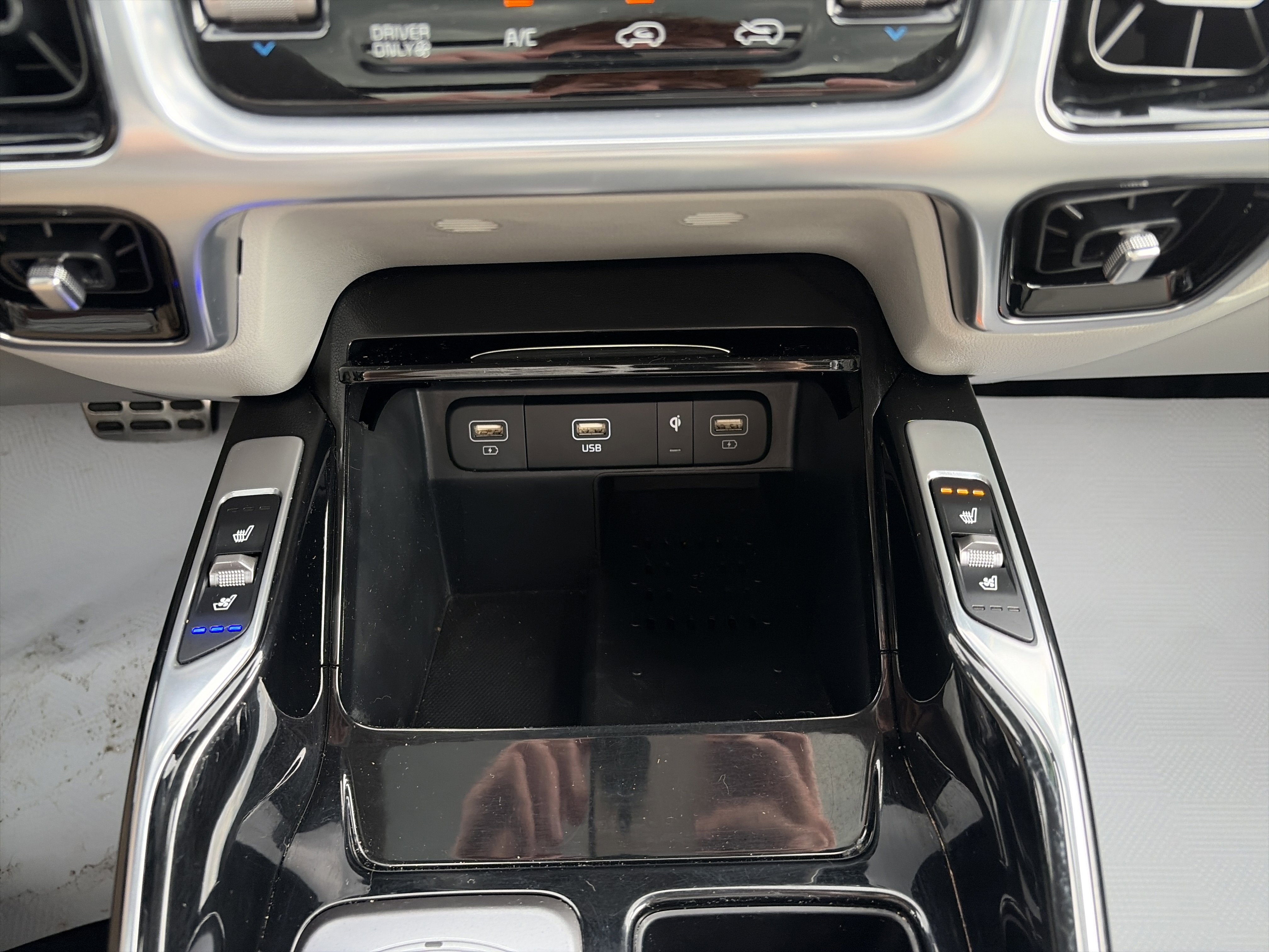 Used 2023 Kia Sorento SX Prestige w/ Panoramic Sunroof Package AWD/4WD image 29