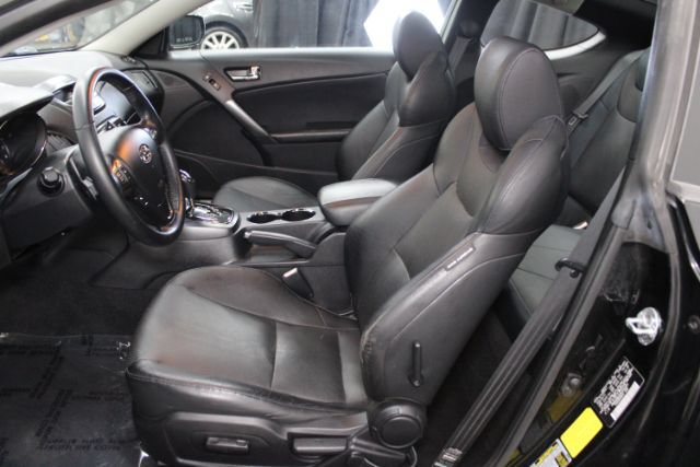 Used 2011 Hyundai Genesis 3.8 RWD image 11