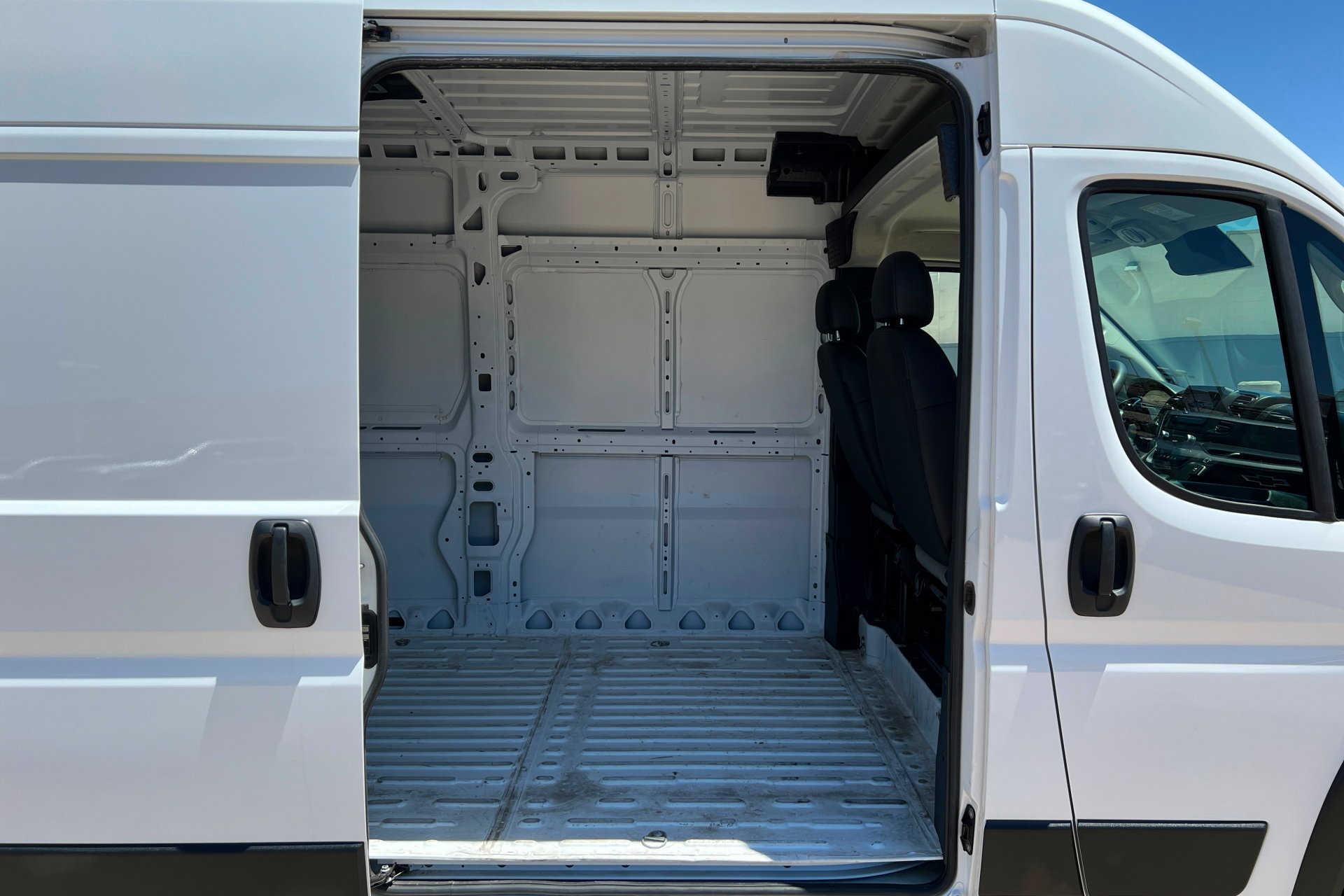 Used 2025 RAM ProMaster 3500 w/ Convenience Group FWD image 18
