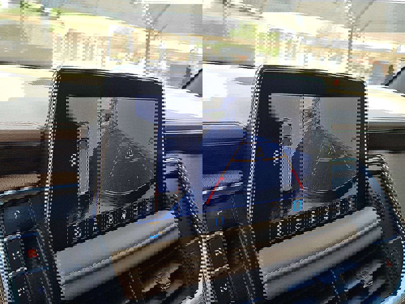 Used 2021 Chevrolet Tahoe Premier w/ Premium Package image 15