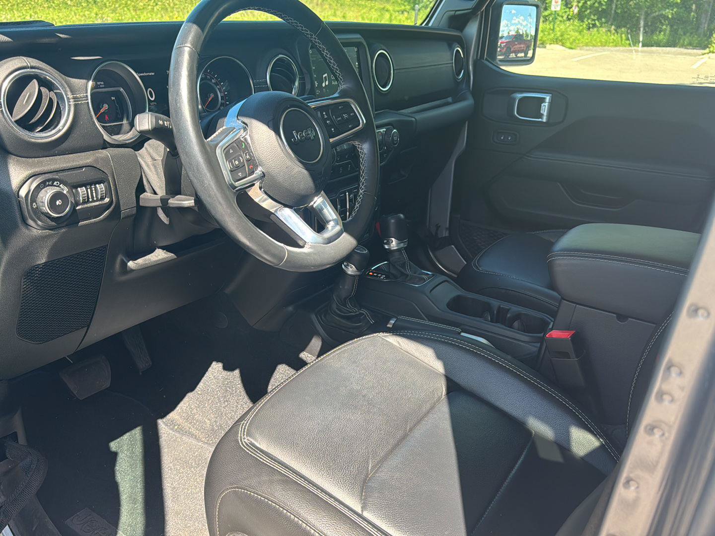 Used 2020 Jeep Wrangler Unlimited Sahara AWD/4WD image 11