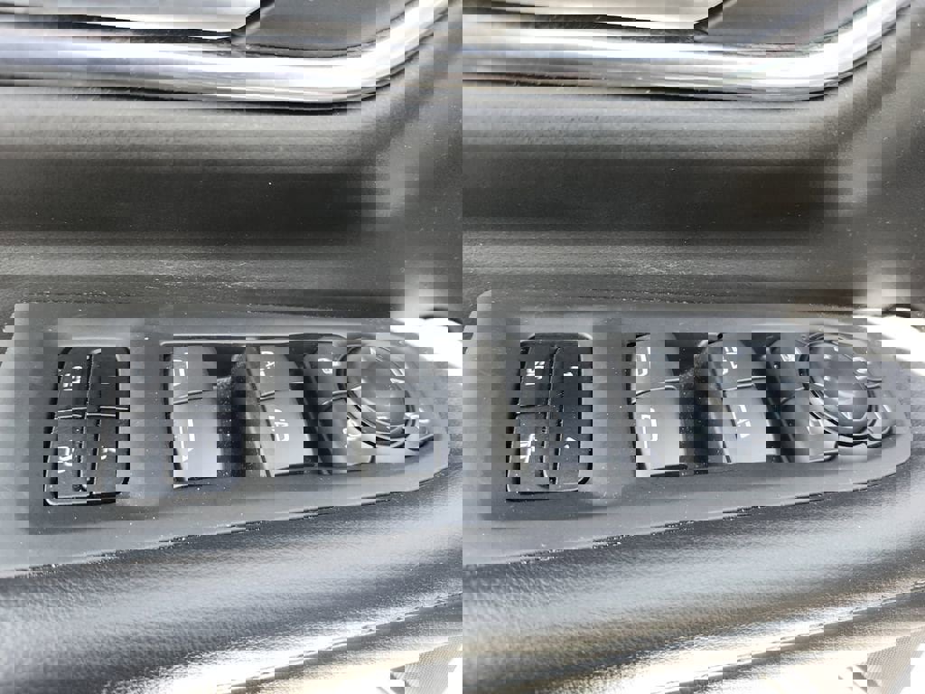 Certified 2022 Chevrolet Tahoe Z71 w/ Luxury Package AWD/4WD image 16