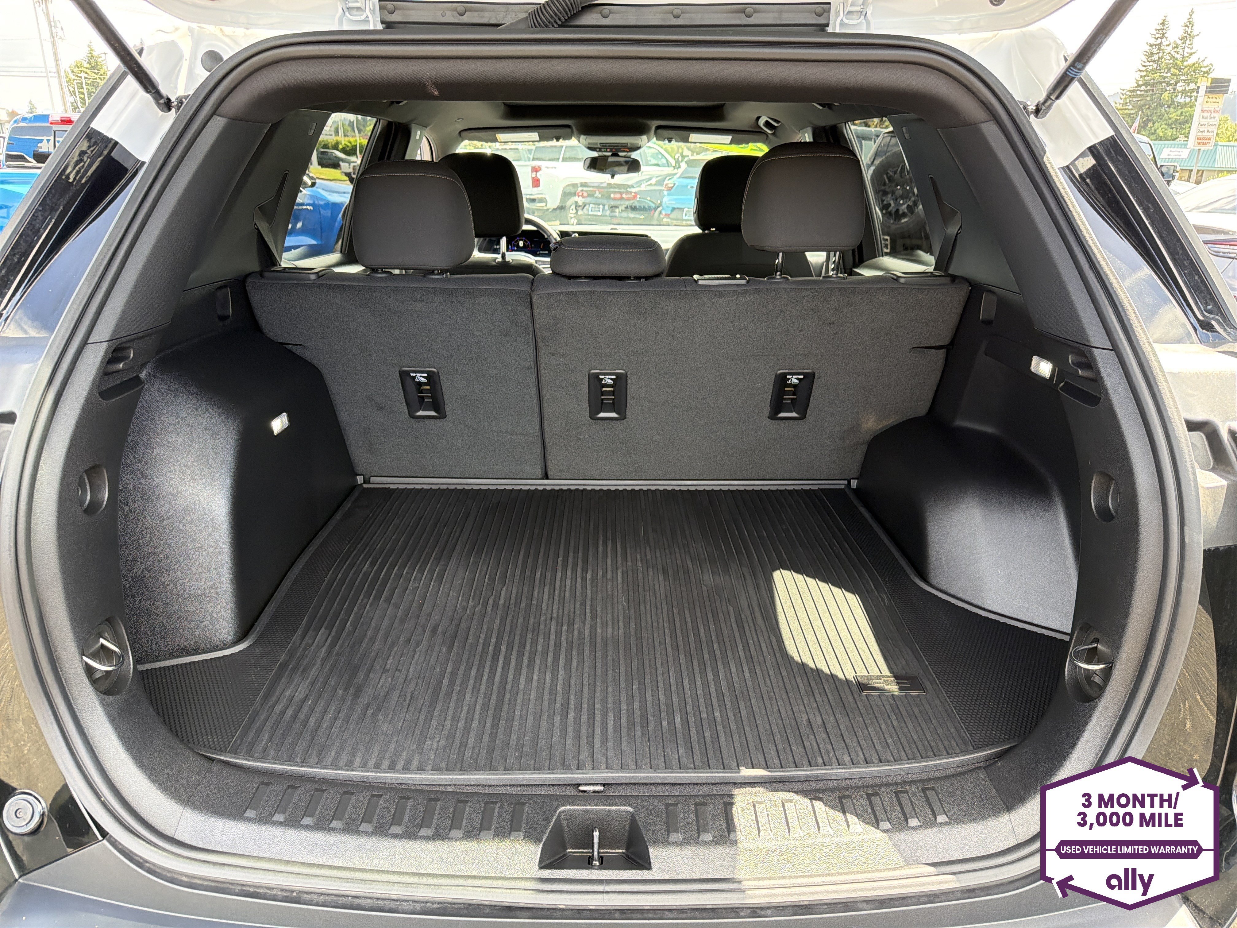 Used 2025 Chevrolet Equinox LT AWD/4WD image 5