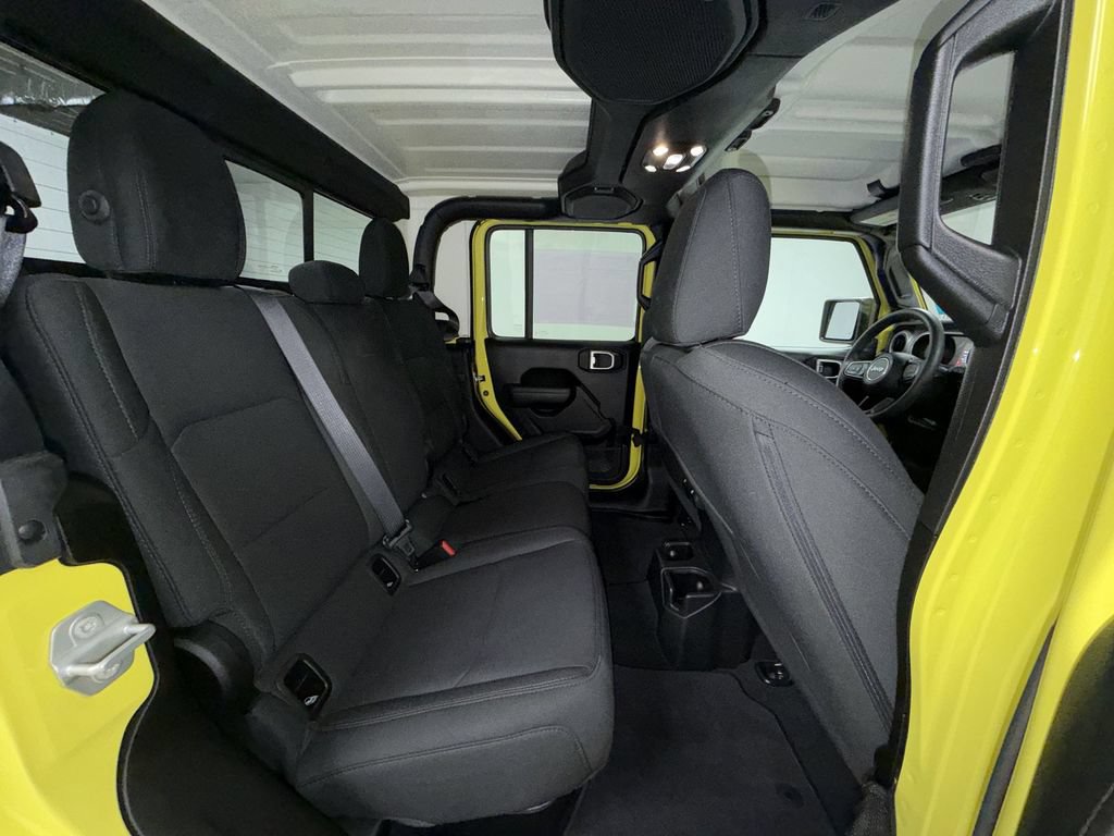 Used 2023 Jeep Gladiator Sport AWD/4WD image 17