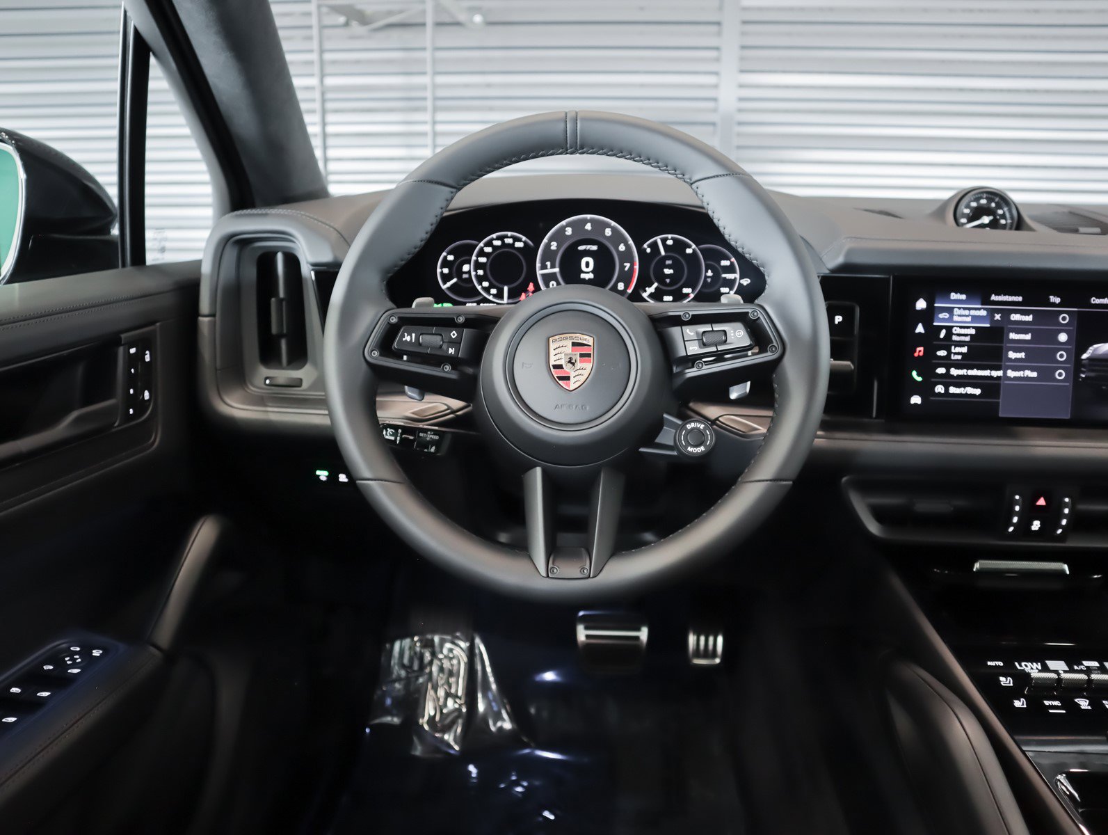 New 2026 Porsche Cayenne GTS image 15