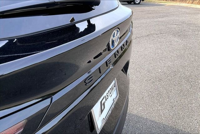 Used 2025 Toyota Sienna XLE image 24