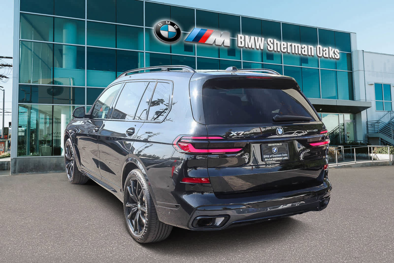 Used 2024 BMW X7 xDrive40i w/ M Sport Package image 6