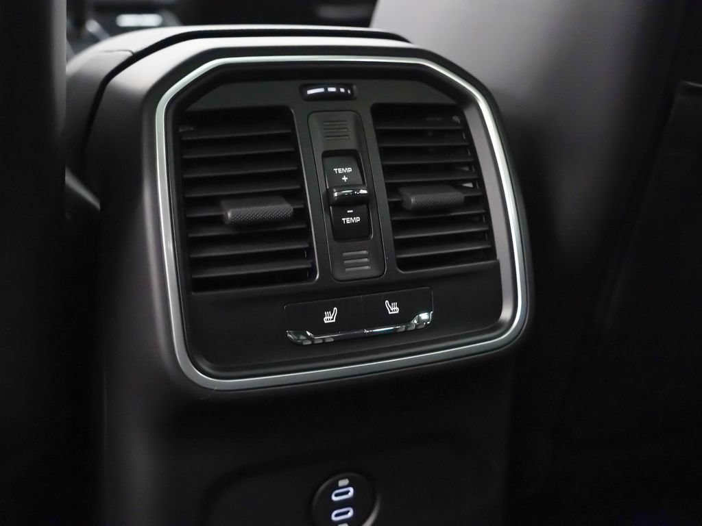 Certified 2026 Porsche Macan AWD/4WD image 20