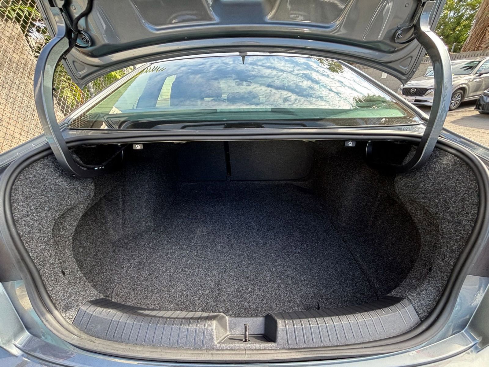 Used 2025 Volkswagen Jetta SE image 31