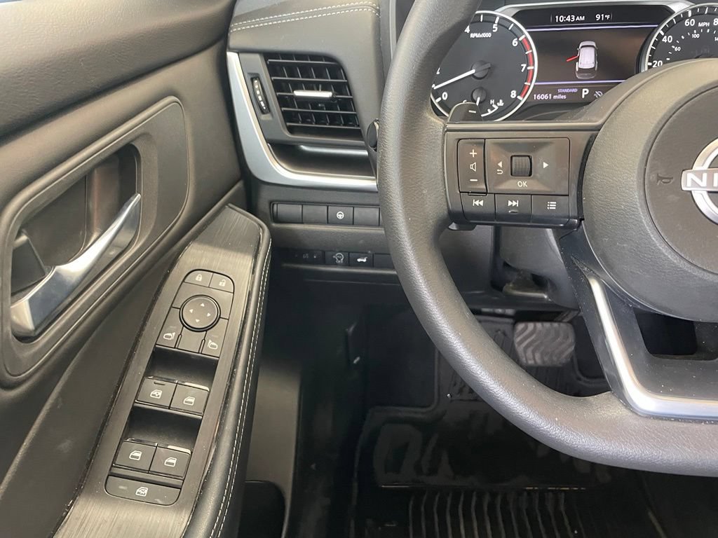 Certified 2024 Nissan Rogue SV FWD image 12