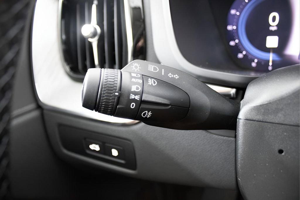 Certified 2025 Volvo XC60 T8 Plus w/ Protection Package Premier image 20