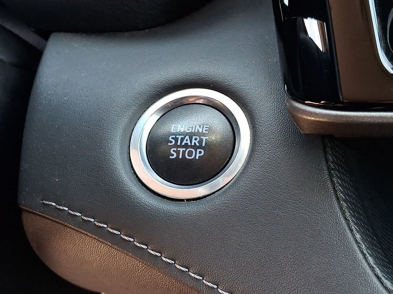 Used 2020 Toyota Highlander LE AWD/4WD image 28