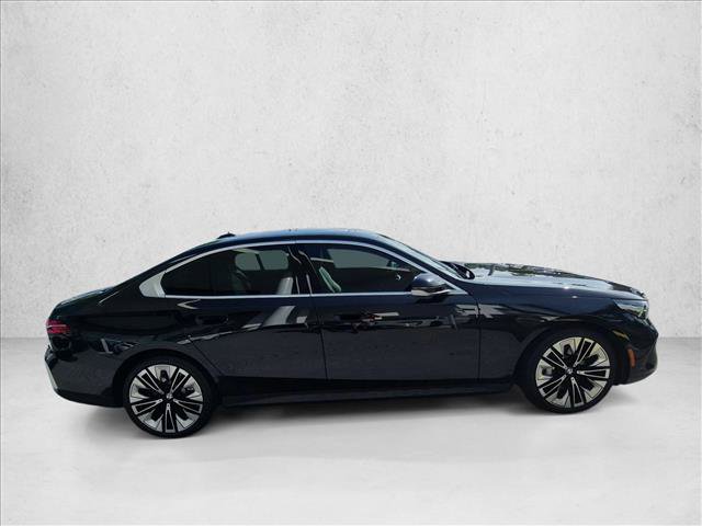 Certified 2024 BMW 530i xDrive AWD/4WD image 4