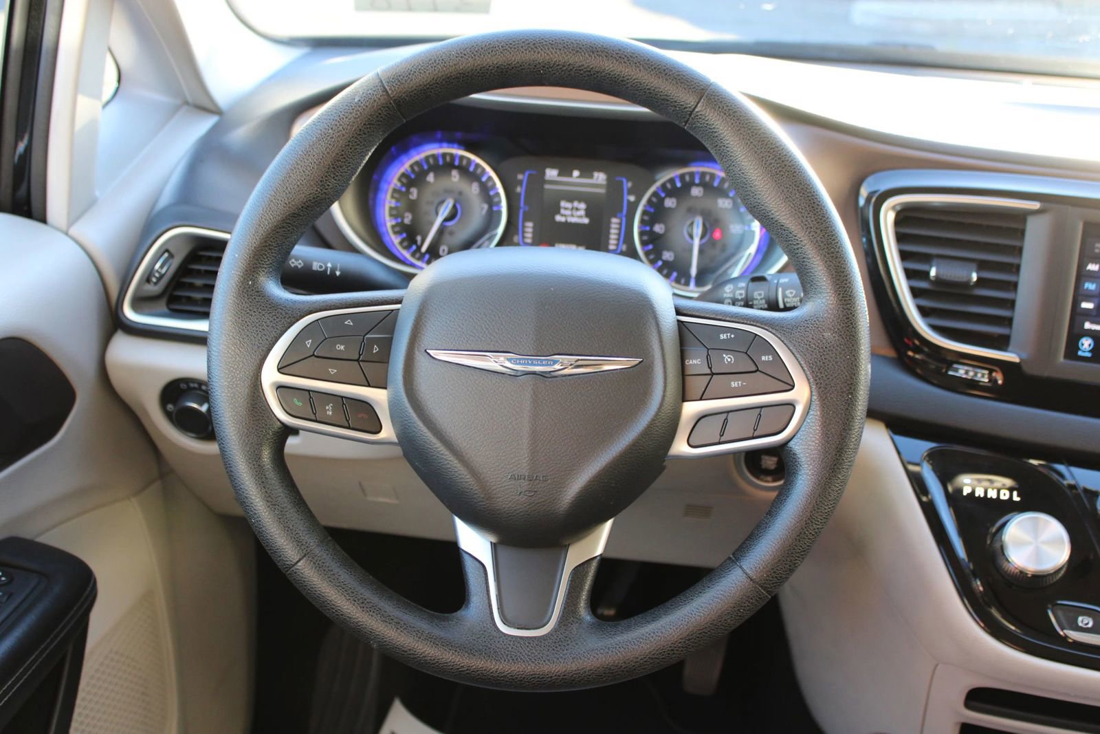 Used 2020 Chrysler Voyager Lxi image 21