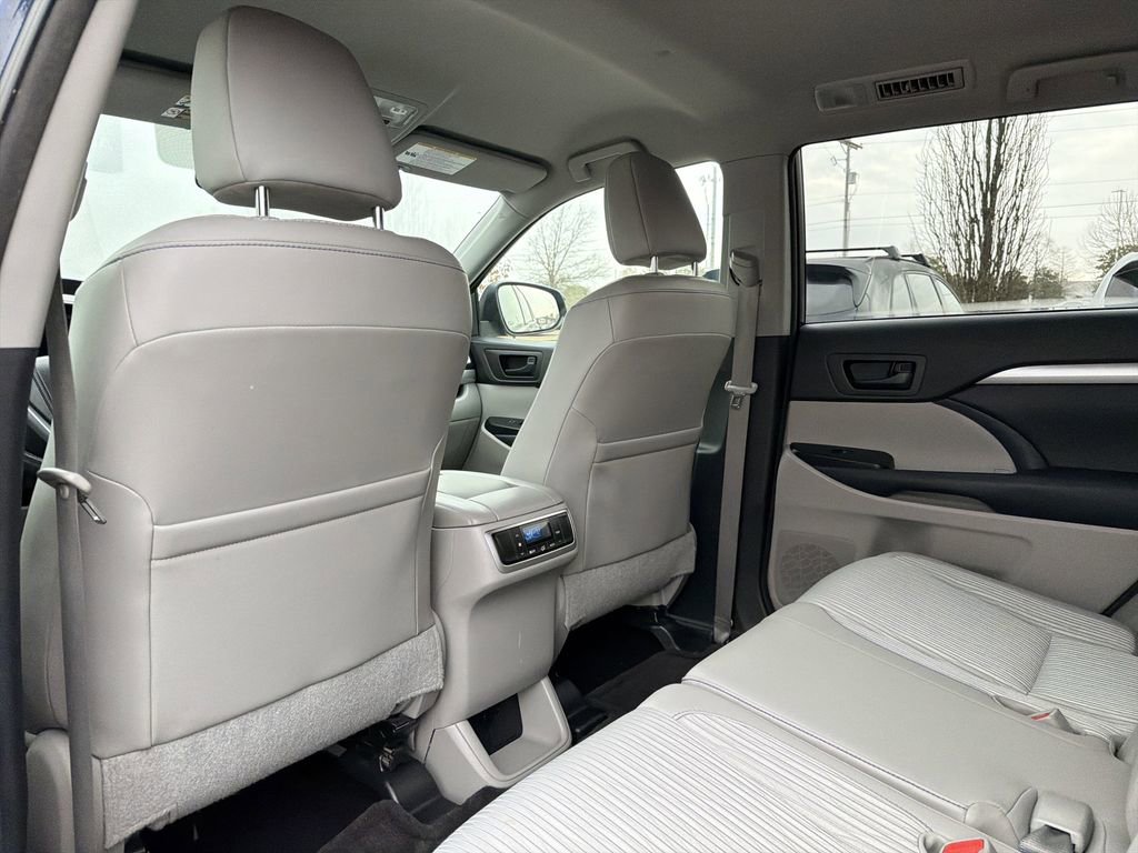 Used 2014 Toyota Highlander Plus image 19