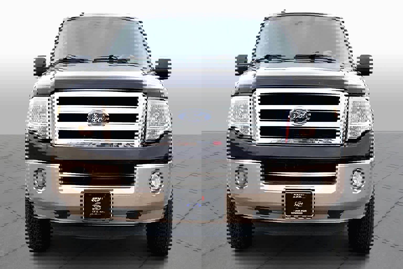 Used 2014 Ford Expedition XLT w/ Equipment Group 202A RWD image 4