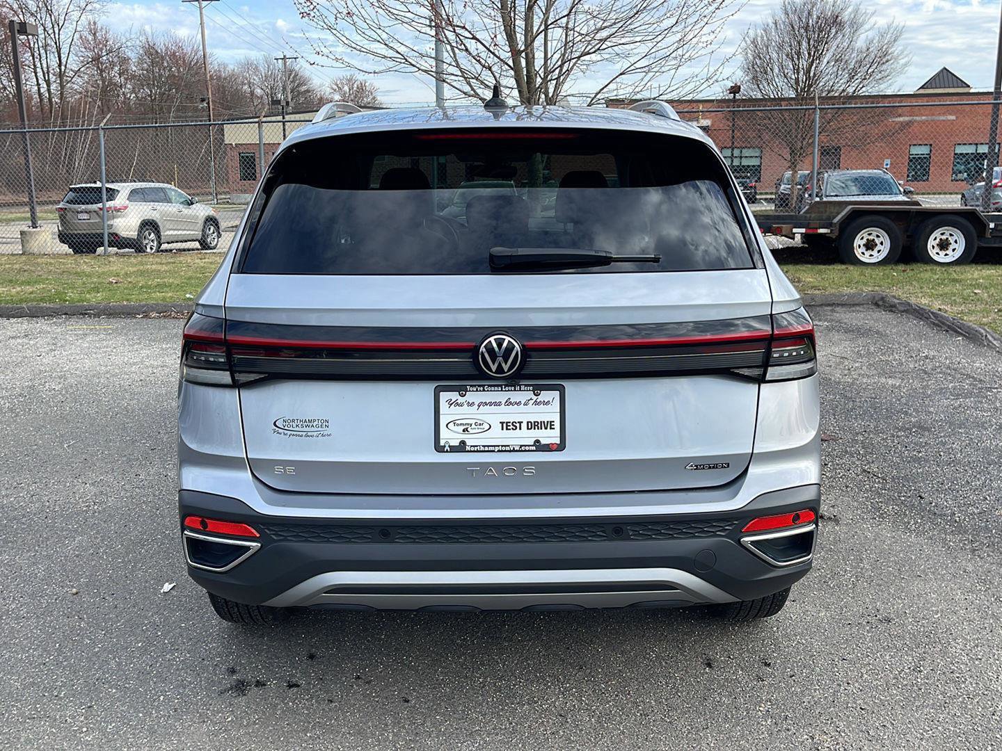 Used 2025 Volkswagen Taos SE AWD/4WD image 6