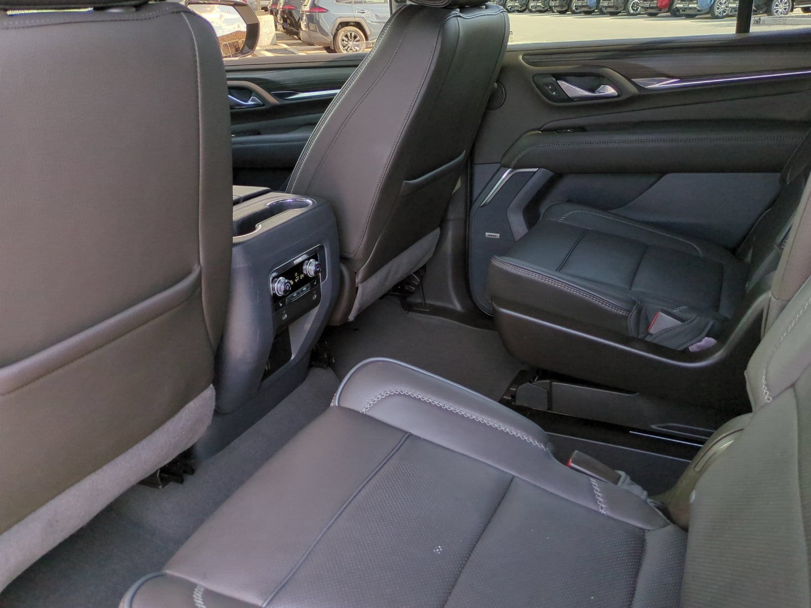 Used 2023 GMC Yukon Denali AWD/4WD image 13