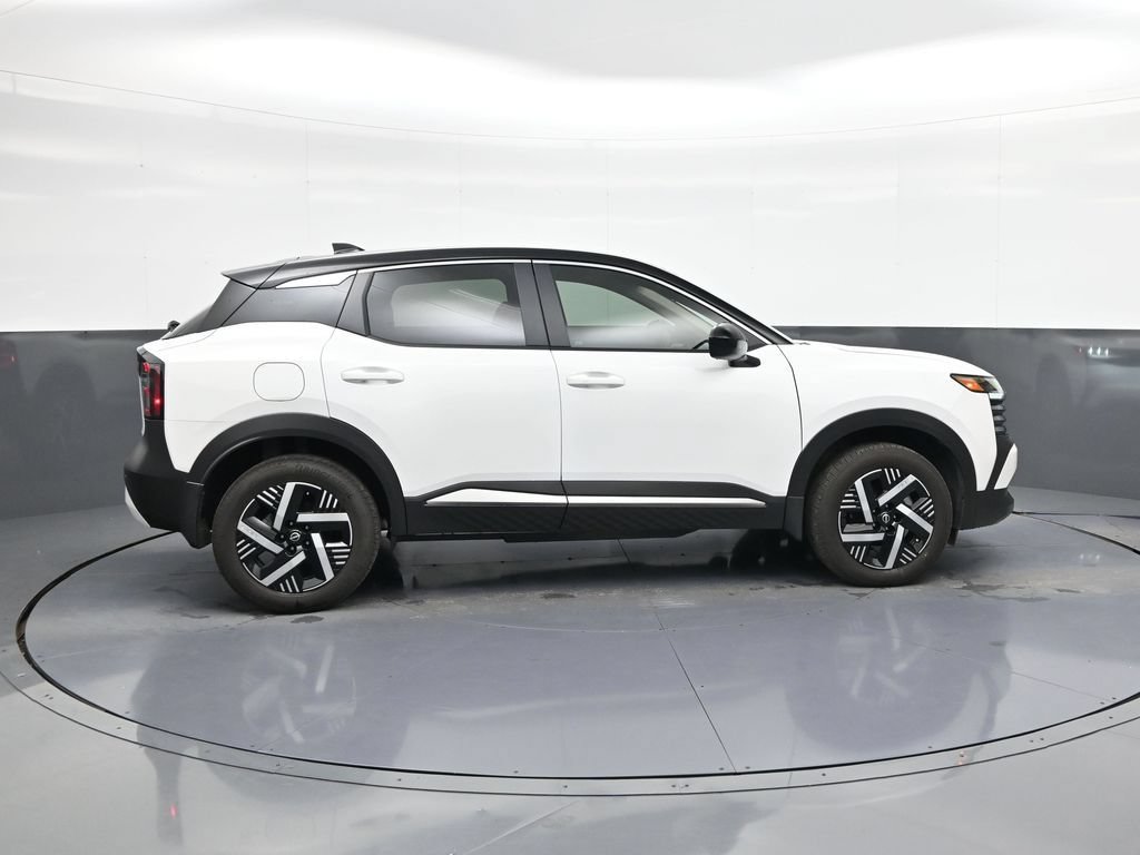 Used 2025 Nissan Kicks SV FWD image 8