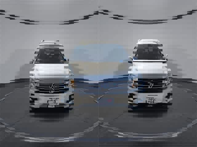 Used 2017 Volkswagen Tiguan S image 3