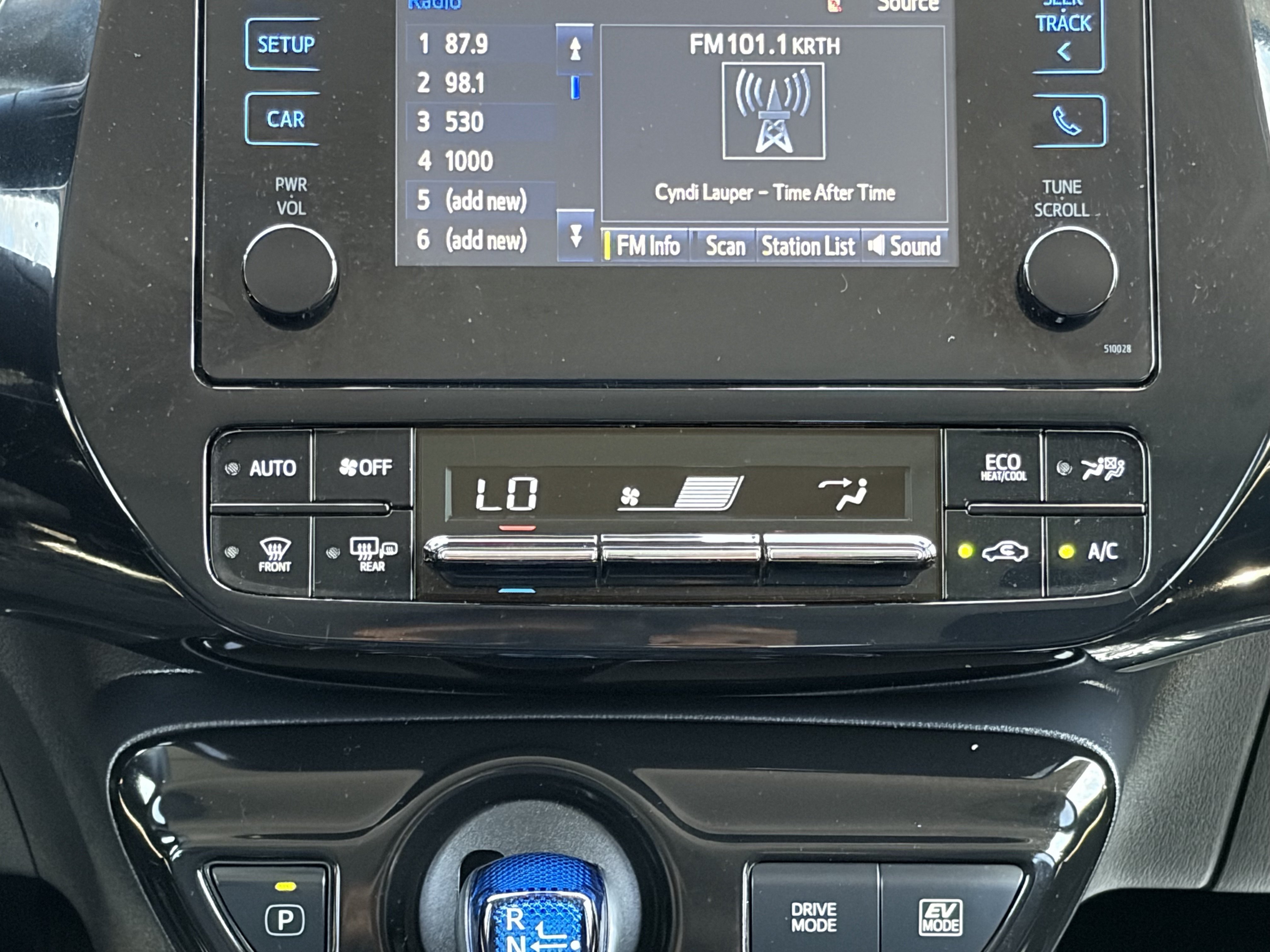 Certified 2018 Toyota Prius Two w/ Prius Two Safety Plus Package FWD image 14