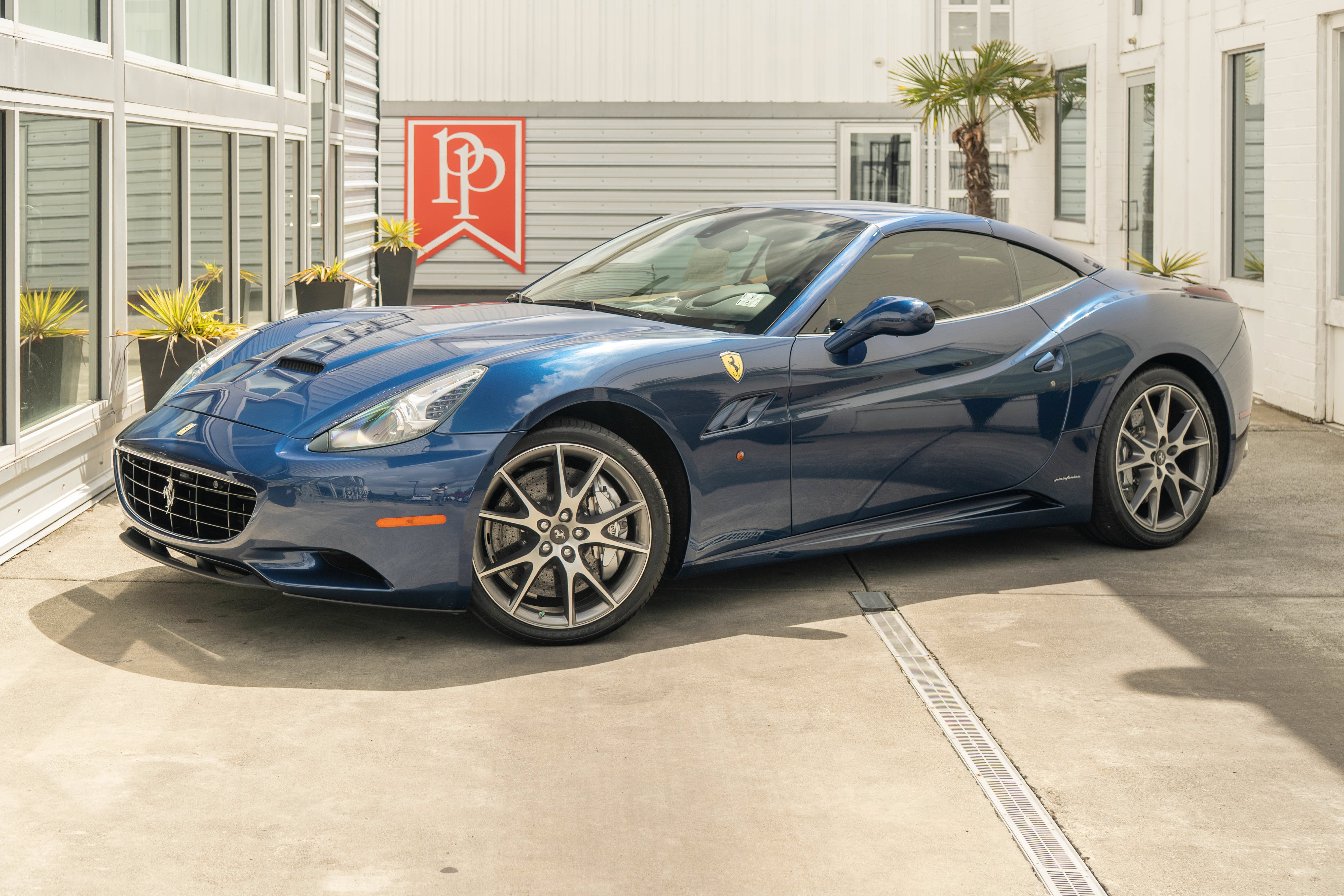 Used 2012 Ferrari California RWD image 9