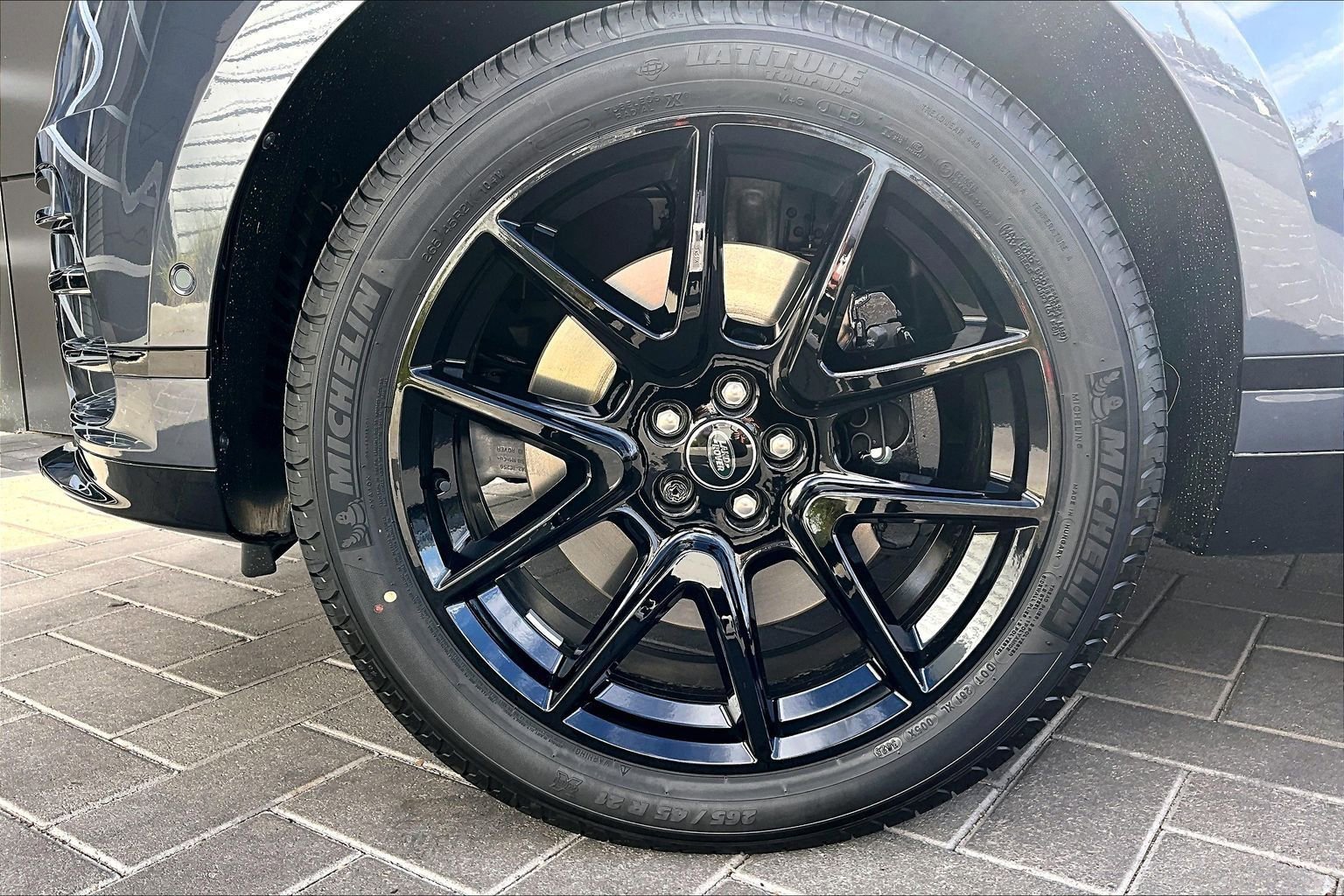 New 2026 Land Rover Range Rover Velar Dynamic SE image 12