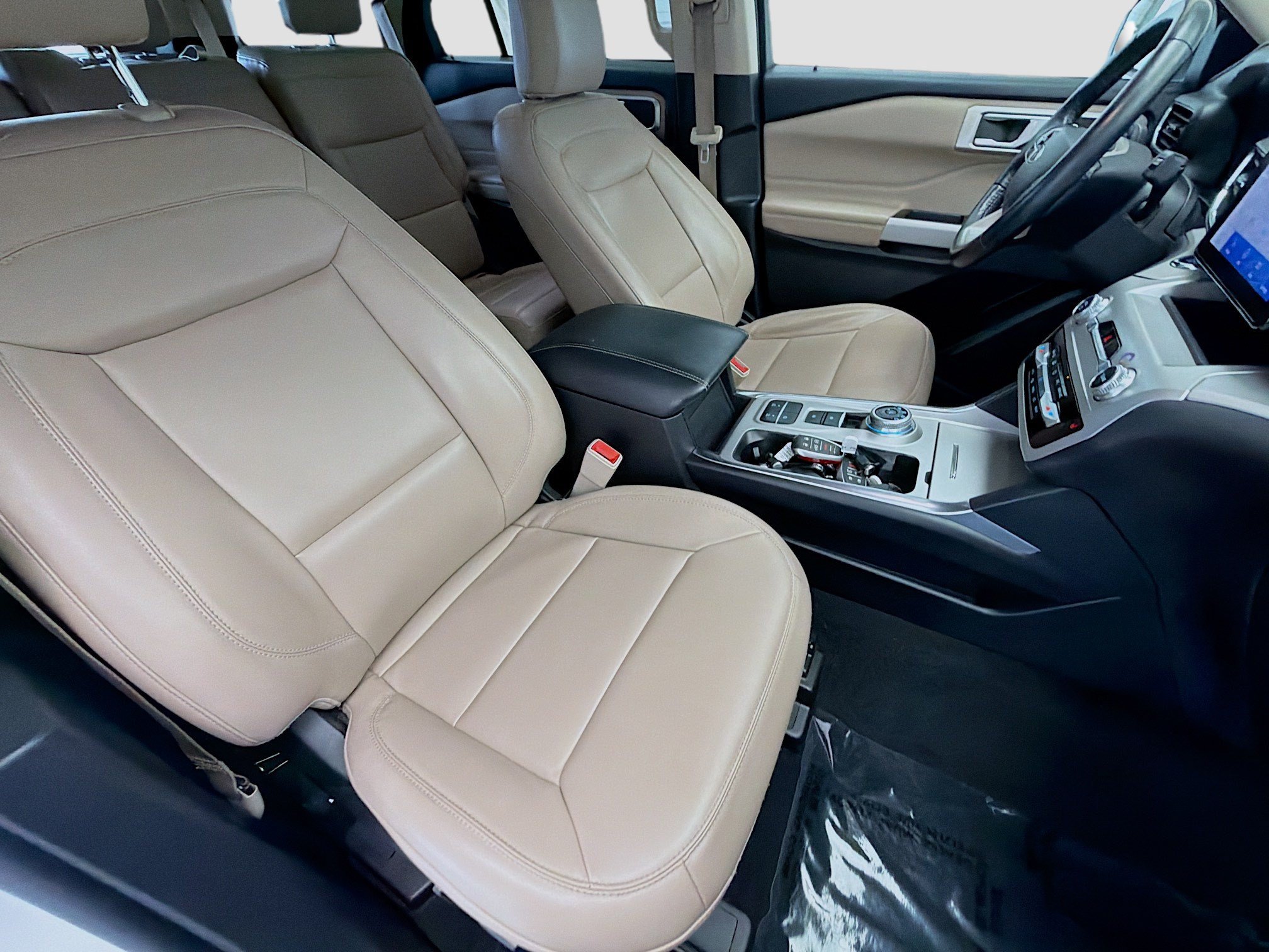 Used 2022 Ford Explorer XLT w/ Equipment Group 202A RWD image 15