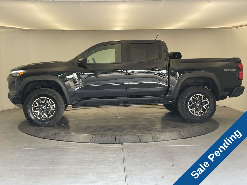Used 2023 Chevrolet Colorado ZR2 w/ ZR2 Convenience Package III AWD/4WD image 2