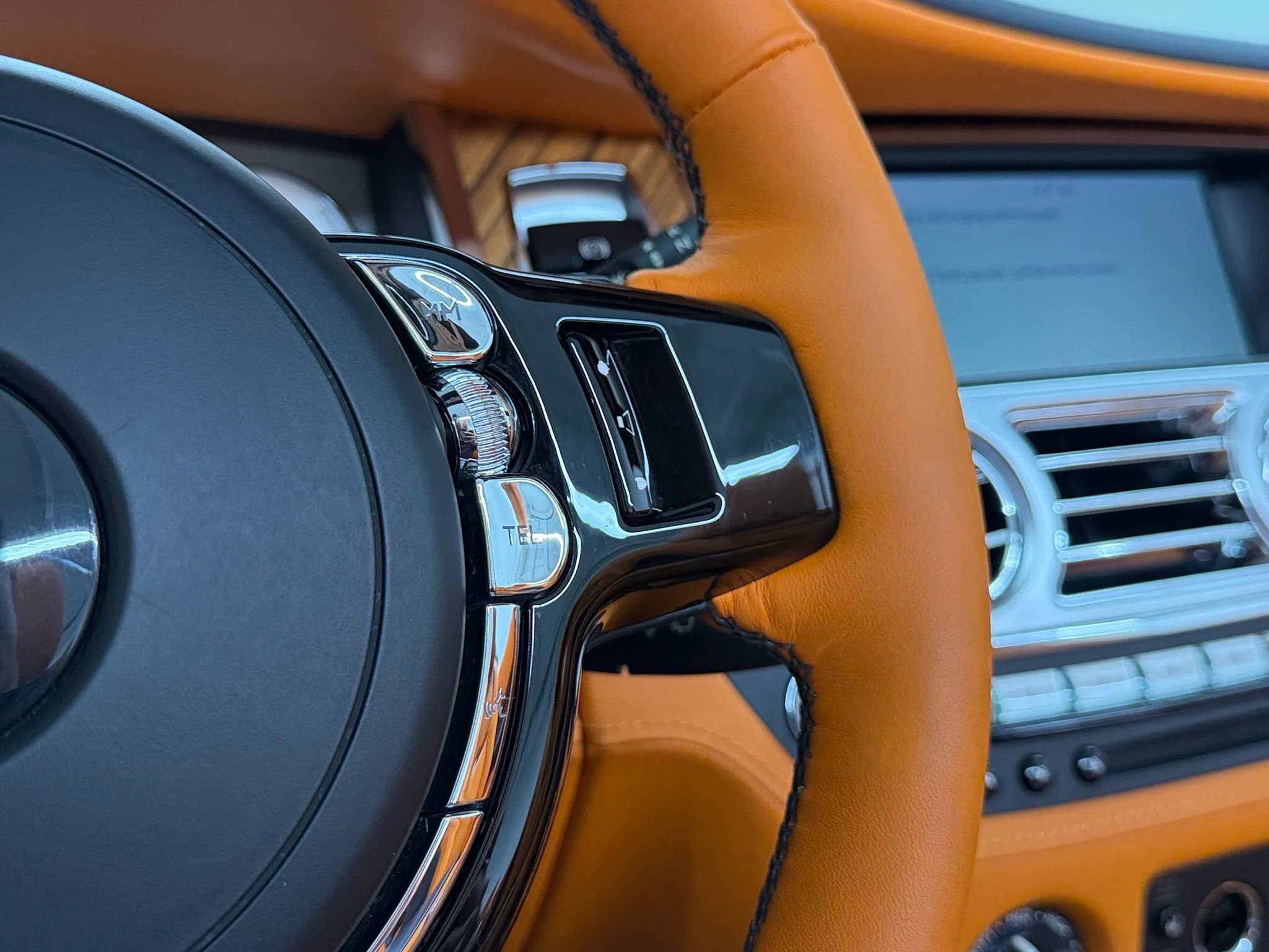 Used 2017 Rolls-Royce Dawn image 26