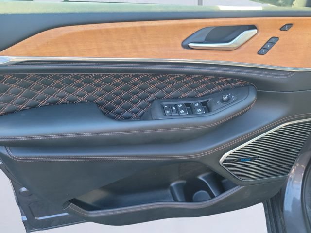 Used 2025 Jeep Grand Cherokee L Summit AWD/4WD image 18