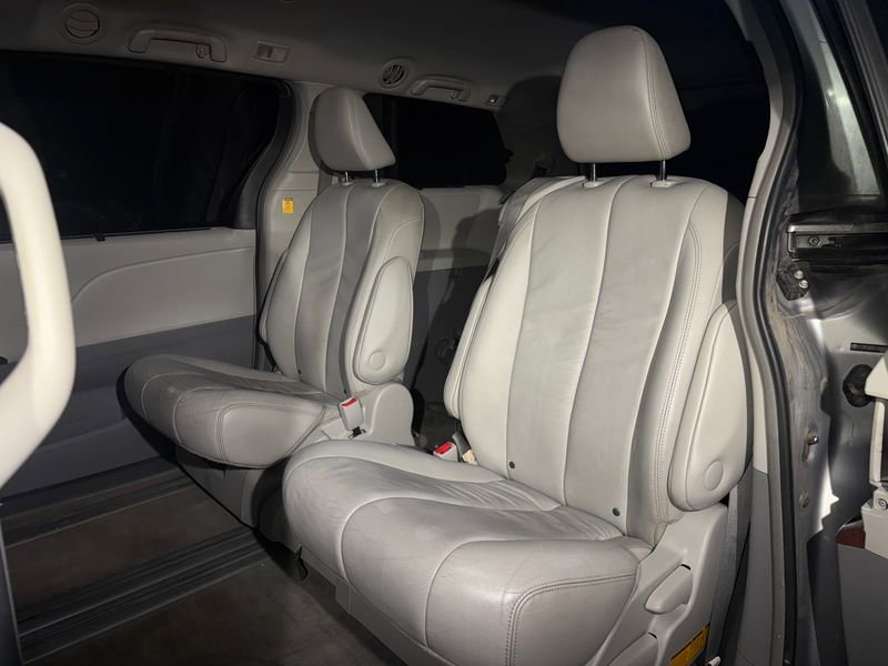 Used 2012 Toyota Sienna XLE image 12