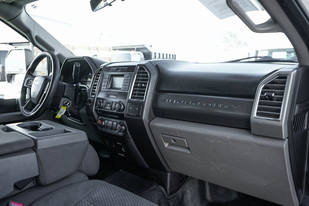 Used 2017 Ford F550 2WD Regular Cab Super Duty image 37